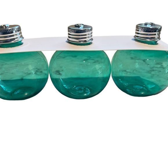 Mealivos‎ holiday ornament shots - Picture 3 of 6